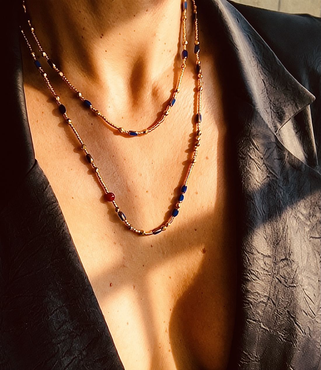 Murmure porté en collier double